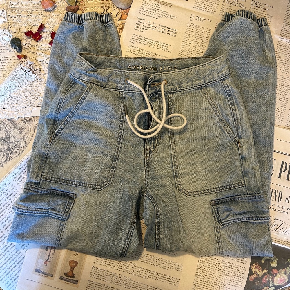 American Eagle light wash cargo jeans
